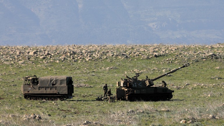 Xe quân sự của Israel ở Cao nguyên Golan do Israel sáp nhập gần biên giới trên thực tế với Syria. Ảnh: AFP