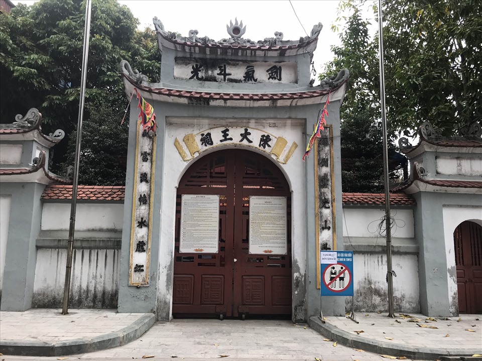 Sau khi nhận được công văn từ UBND TP Hưng Yên, di tích đền Trần thuộc quần thể Khu di tích quốc gia đặc biệt Phố Hiến đã đóng cửa, dừng đón khách để phòng dịch COVID-19. Ảnh: Hương Mai