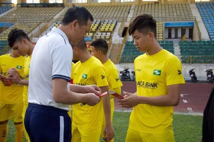 Phan Văn Đức và các cầu thủ Sông Lam Nghệ An đều hào hứng ngày tập trung trở lại. Ảnh: SLNA FC