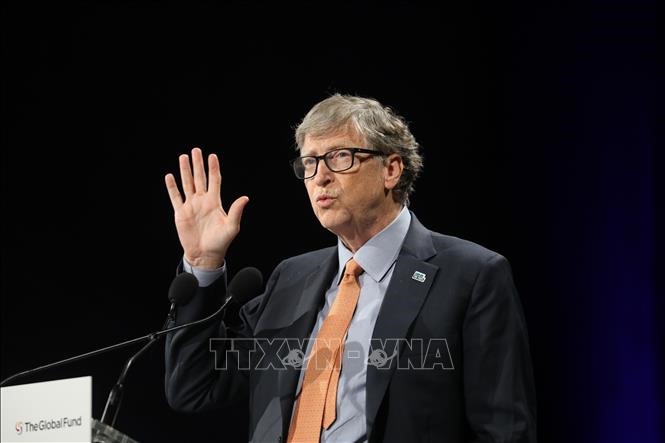 Đồng sáng lập Microsoft Bill Gates tụt xuống vị trí số 4. Sau khi rời khỏi vị trí điều hành của Microsoft, Bill Gates cùng vợ - bà Melinda Gates - tập trung điều hành quỹ từ thiện tư nhân lớn nhất thế giới Bill and Melinda Gates Foundation. Dù tài sản giảm mạnh, tài sản của Bill Gates vẫn nhiều hơn Mark Zuckerberg - người đang giữ vị trí thứ 5 trong bảng xếp hạng tỉ phú đến 25,5 tỉ USD. Ảnh: TTXVN