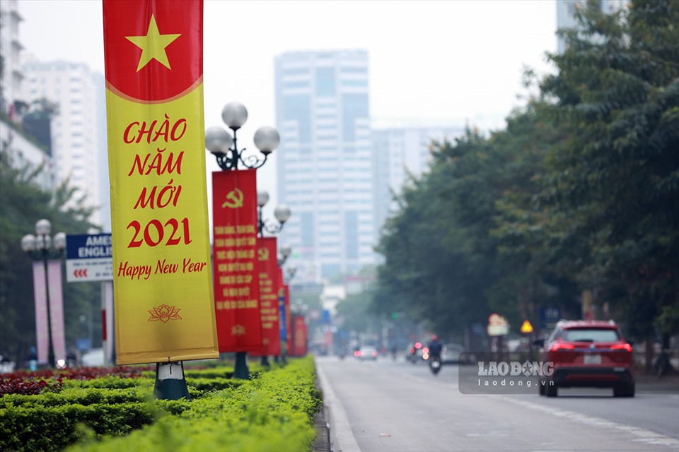 Đường phố của Hà Nội thông thoáng vào buổi sáng 16.2.