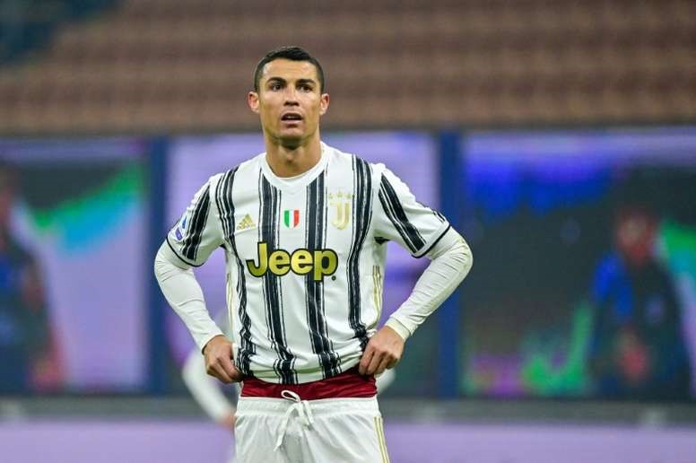8. Cristiano Ronaldo (Juventus): 16 bàn thắng (32 điểm)