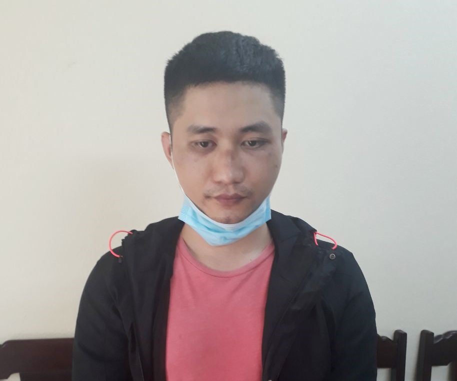 Đối tượng Trịnh Xuân Linh bị bắt giữ tại cơ quan điều tra về hành vi buôn bán ma túy. Ảnh: CATH