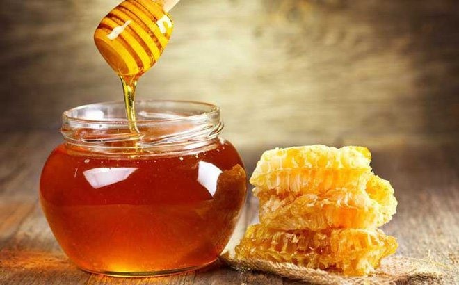 Không nên bảo quản mật ong trong tủ lạnh (Ảnh: AFP)