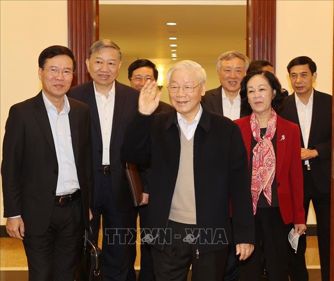 Tổng Bí thư, Chủ tịch nước Nguyễn Phú Trọng và các đồng chí Bộ Chính trị, Ban Bí thư đến dự phiên họp.