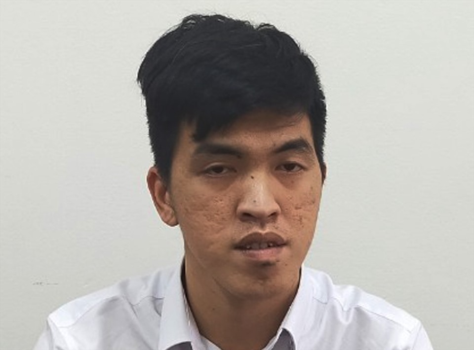 Trần Quốc Thái bị bắt giữ tại cơ quan điều tra về hành vi trộm cắp và lừa đảo chiếm đoạt tài sản. Ảnh: CATH