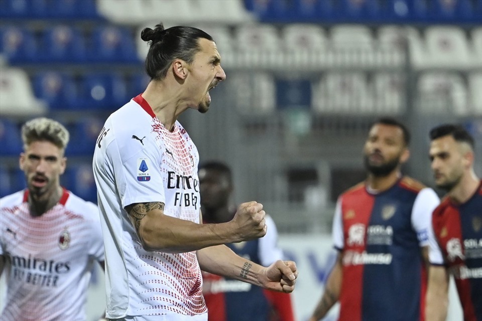 4. Zlatan Ibrahimovic (Tiền đạo - AC Milan): 14 bàn thắng