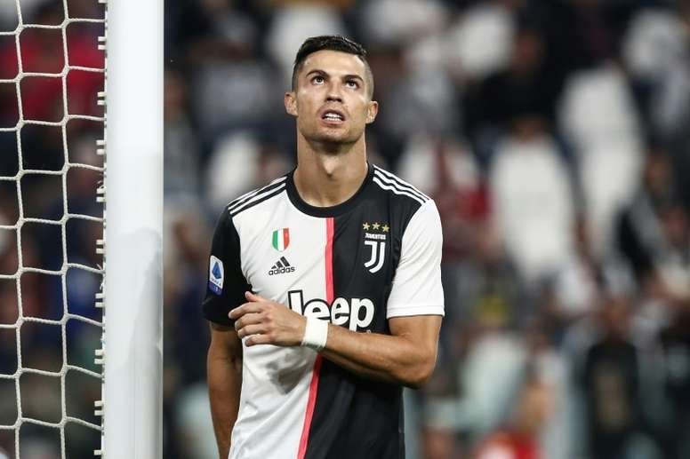 1. Cristiano Ronaldo (Tiền đạo - Juventus): 16 bàn thắng