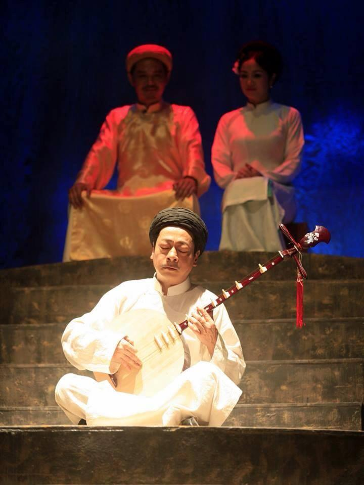 NSND Hoàng Dũng vai Bá Nhỡ, vai diễn cuối cùng của ông trên sân khấu Kịch HN.  Ảnh do Nhà hát cung cấp.