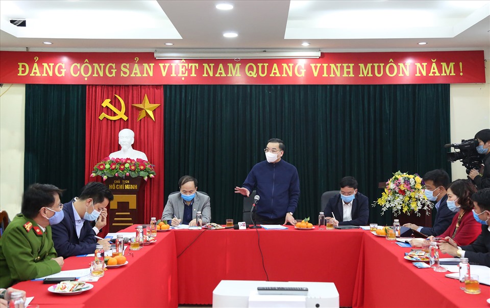 Ông Chu Ngọc Anh kiểm tra đột xuất công tác phòng, chống dịch COVID-19 tại phường Bồ Đề, Long Biên.