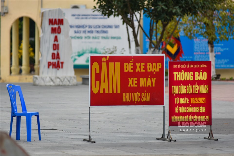Mới đây, huyện Mỹ Đức (Hà Nội) có văn bản dừng tổ chức lễ hội và dừng đón khách đến chùa Hương; đồng thời lập 9 chốt chặn ở xã Hương Sơn.