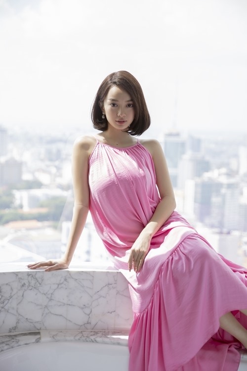 Khi tìm thấy tình yêu trong phim, Kaity Nguyễn trở nên mềm mại và dịu dàng.