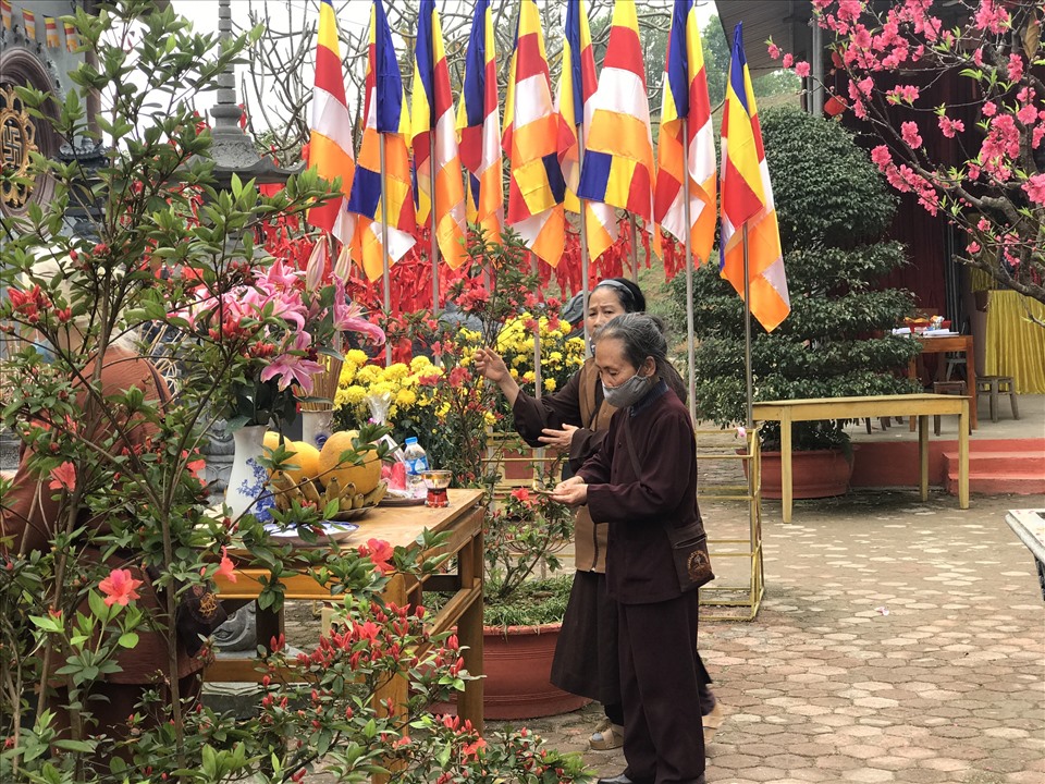 Đền, chùa Rối tại xã Tân Thịnh, tỉnh Yên Bái dù đang vào những ngày lễ chính nhưng lượng du khách đến chiêm bái vẫn chỉ đếm trên đầu ngón tay.