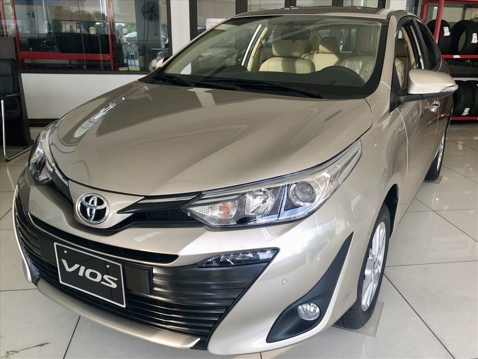 Hiện tại Toyota Vios đang rơi vào tình trạng “yếu thế” nhất khi vẫn đang giữ thiết kế cũ và có mức giá giao động ở mức 470-570 triệu đồng ứng với tất cả các phiên bản số sàn và số tự động.