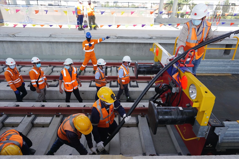 Công tác thi công cấp điện trên toàn hệ thống metro số 1 đánh dấu cột mốc quan trọng của dự án khi ngày càng tiến gần đến bước vận hành thử nghiệm tàu ở giai đoạn tiếp theo.