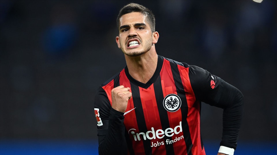 3. André Silva (Eintracht Frankfurt): 16 bàn thắng (32 điểm)