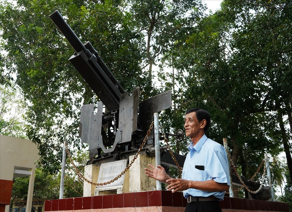 Khẩu pháo 105 ly lịch sử được trưng bày tại di tích chiến thắng Tầm Vu IV, huyện Châu Thành A, tỉnh Hậu Giang. Ảnh: TR.L