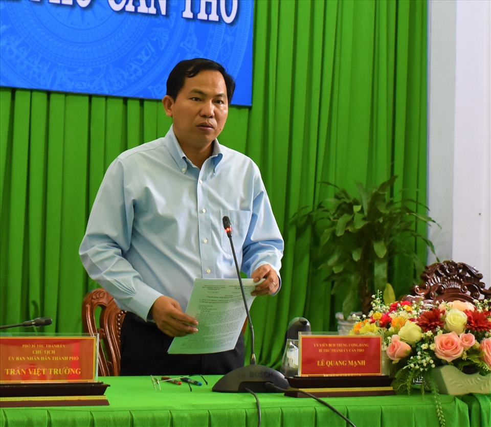 Bí thư Thành ủy Cần Thơ Lê Quang Mạnh phát biểu chỉ đạo tại cuộc họp về công tác phòng, chống dịch COVID-19. Ảnh: Thành Nhân