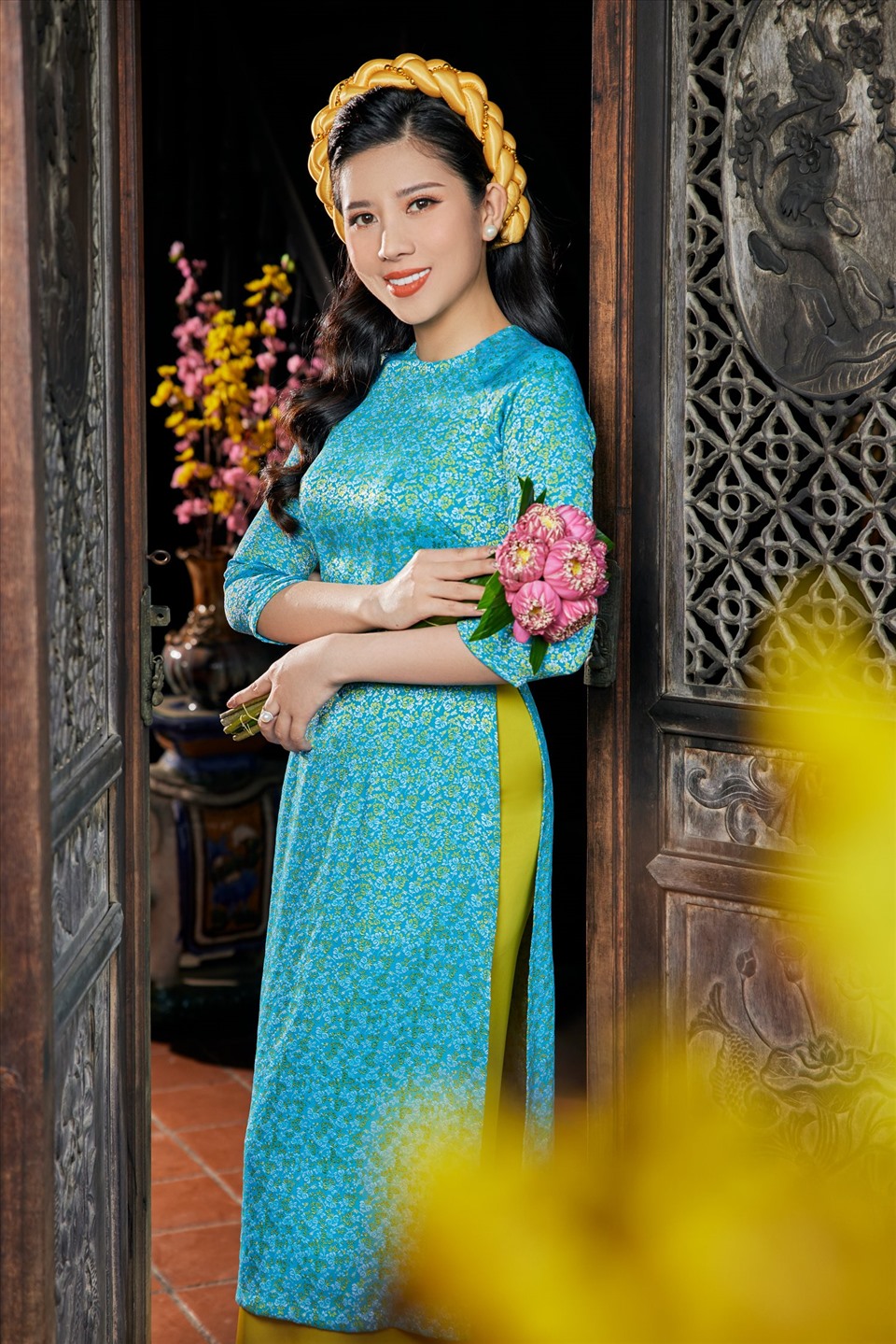 Sử dụng yếu tố cách tân và sáng tạo nhưng Dương Yến Nhung vẫn ưu tiên gìn giữ nét đặc trưng truyền thống của áo dài Việt Nam. Người đẹp mong muốn có thể dung hòa giữa hai yếu tố này để giúp các cô gái tuổi đôi mươi tỏa sáng nhất với nét đẹp rạng ngời mà mình có.