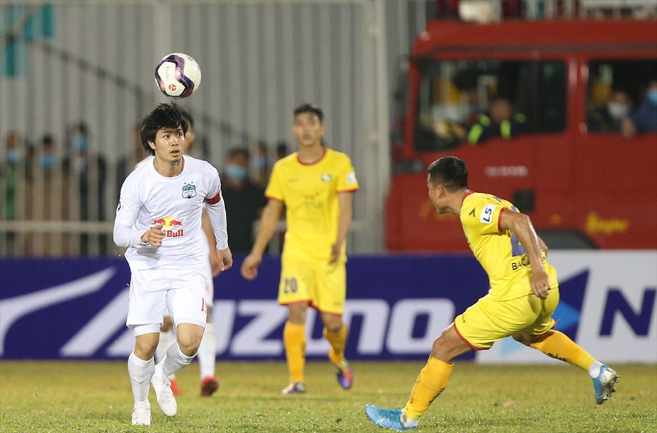 V.League 2021 sẽ thay đổi lịch thi đấu vì kế hoạch của đội tuyển Việt Nam. Ảnh: VPF