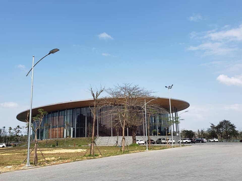 Nhà hát Sông Hương được đầu tư gần 200 tỷ đồng, chính thức đưa vào hoạt động vào cuối tháng 3.2020. Ảnh: PV.