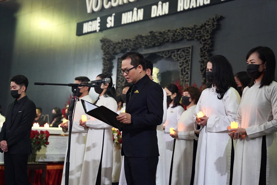 NSND Trung Hiếu - Giám đốc Nhà hát kịch Hà Nội, Trưởng Ban tổ chức tang lễ đã trang trọng đọc điếu văn