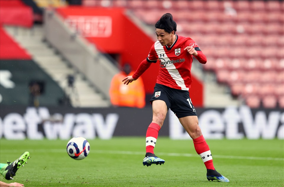 Minamino có tình huống xử lý khéo léo ở đẳng cấp cao. Ảnh: Premier League.