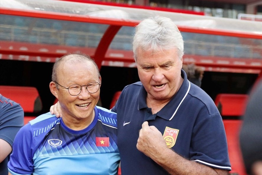 Trước trận đấu giữa U22 Việt Nam và U22 Trung Quốc tại Vũ Hán năm 2019, huấn luyện viên Park Hang-seo đã gặp lại “sếp cũ” Guus Hiddink. Ảnh: VFF