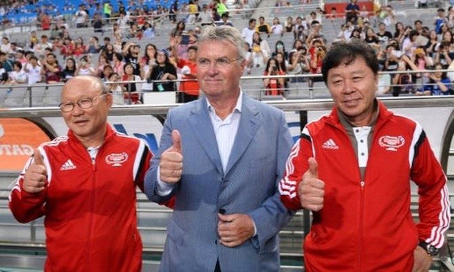 Huấn luyện viên Park Hang-seo khi còn làm trợ lý cho Guus Hiddink tại World Cup 2002. Ảnh: Sp