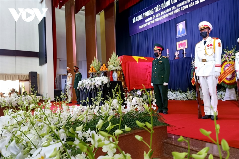 Linh cữu nguyên Phó Thủ tướng Trương Vĩnh Trọng được quàn ở vị trí trang trọng tại Hội trường UBND tỉnh Bến Tre