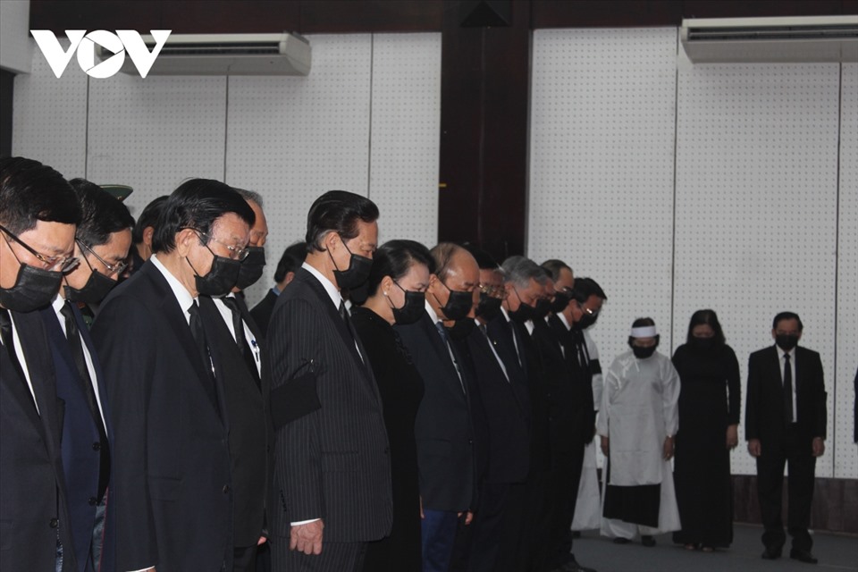 Các lãnh đạo và nguyên lãnh đạo Đảng, Nhà nước dành phút mặc niệm tưởng nhớ nguyên Phó Thủ tướng  Trương Vĩnh Trọng