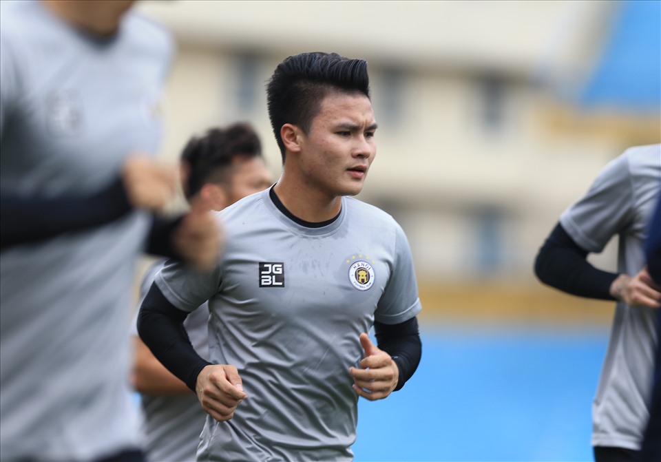 Quang Hải vừa phải làm nhiệm vụ cho Hà Nội ở AFC Cup và đội tuyển Việt Nam ở Vòng loại World Cup 2022. Ảnh: Hoài Thu