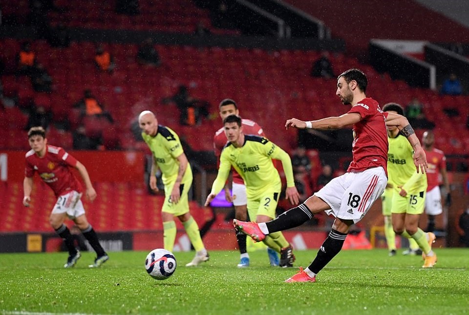 Khoảnh khắc hạ màn trận đấu. Ảnh: Premier League.