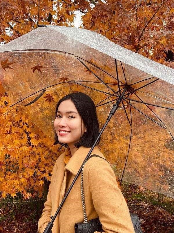 Người đẹp đến Nhật Bản năm 21 tuổi, khám phá vẻ đẹp của xứ sở mặt trời mọc vào mùa thu ở thủ đô Tokyo và cố đô Kyoto.