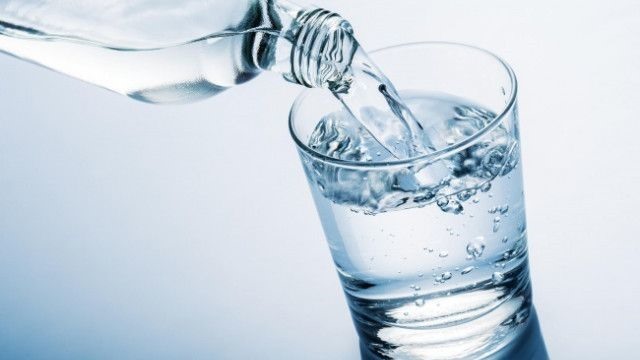Nước đóng vai trò hết sức quan trọng trong việc đảm bảo cho cơ thể khỏe mạnh. Ảnh LĐO