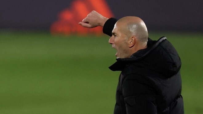Zinedine Zidane cùng các học trò đánh dấu trận thứ 100 của Real Madrid tại các vòng knock-out Champions League. Ảnh: Marca