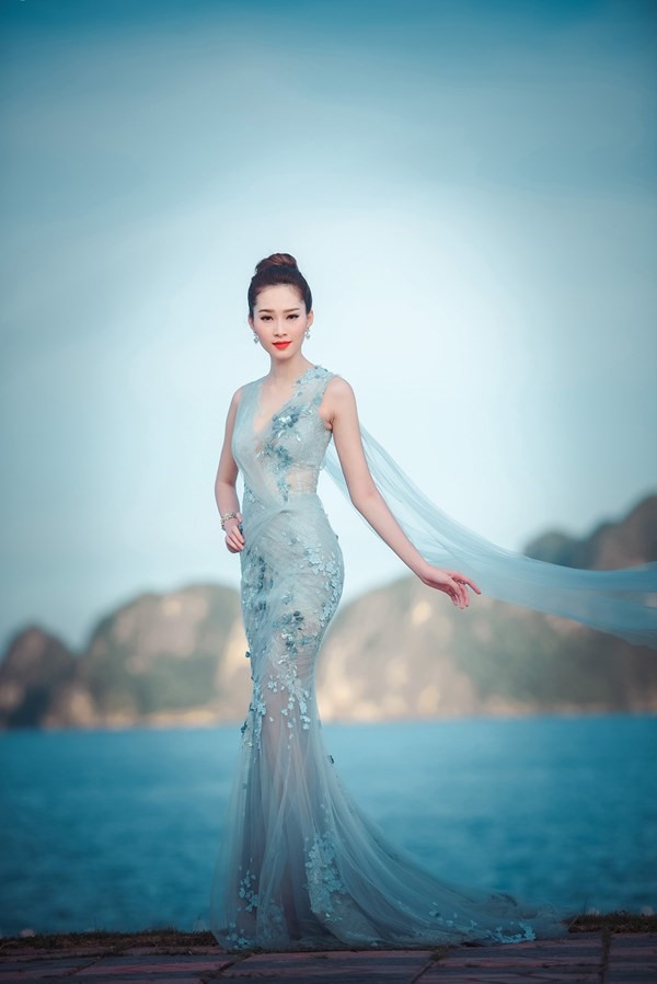 Hoa hậu Đặng Thu Thảo vừa đón sinh nhật tuổi 30 vào ngày 18/1 vừa qua. Ở ngưỡng tuổi 30, cô vẫn sở hữu nhan sắc cực kỳ rạng rỡ, xinh đẹp khiến nhiều người ngưỡng mộ.