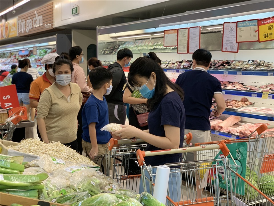 Sức mua hàng tại các chợ, siêu thị ở TPHCM tăng nhanh.