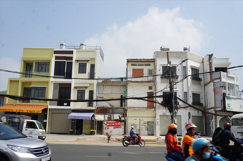 Theo Ban quản ký đường sắt đô thị, rút kinh nghiệm từ tuyến metro số 1 (Bến Thành - Suối Tiên), công tác GPMB, di dời hạ tầng kỹ thuật cần phải thực hiện tốt và bàn giao mặt bằng sạch 100% cho nhà thầu. Lúc này, tiến độ thi công sẽ được đẩy nhanh hơn rất nhiều và tránh được các khiếu nại phát sinh từ các nhà thầu thi công