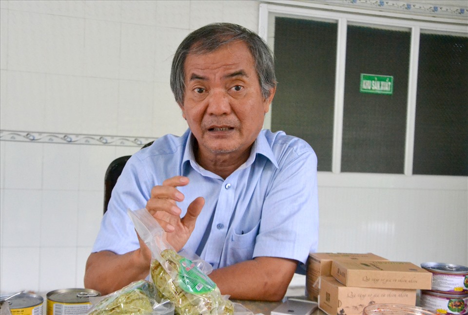 Điều đáng ngạc nhiên là tác giả của sản phẩm cơm sen độc đáo này là “Hai lúa” Thái Thanh Bình, sinh năm 1964, ở Cao Lãnh của Đồng Tháp – Đất Sen Hồng. Ảnh: Lục Tùng