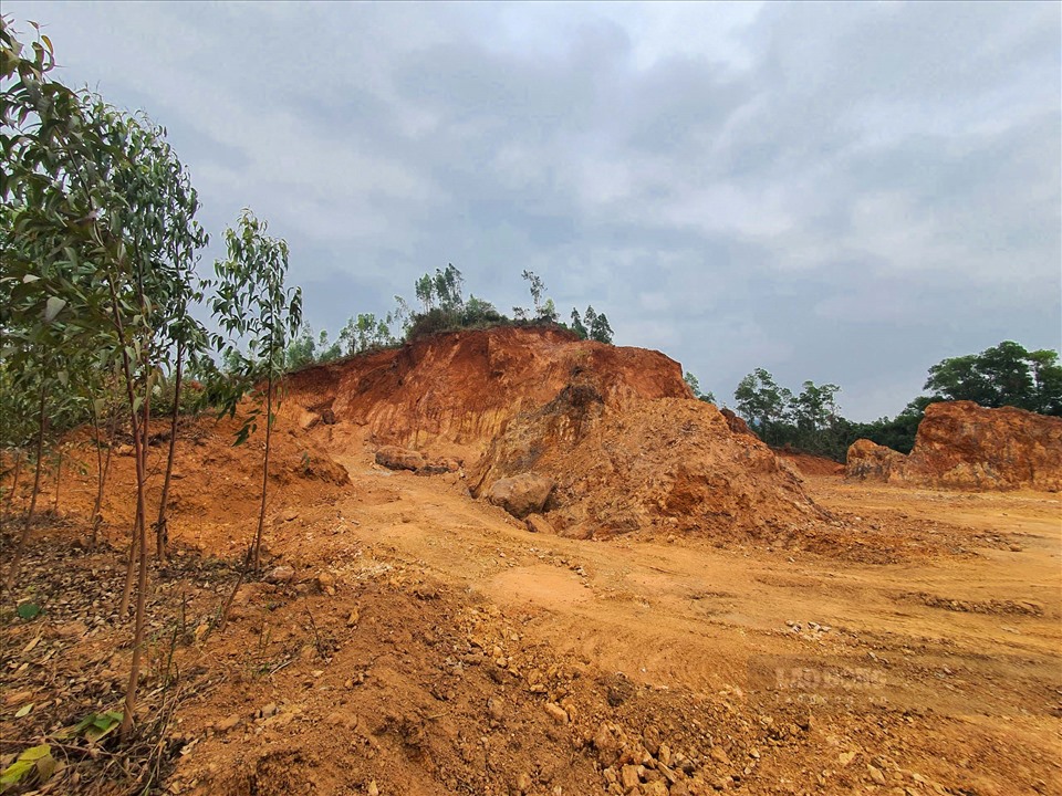 Điểm khai thác đất trái phép ở xã Minh Quang, huyện Tam Đảo.