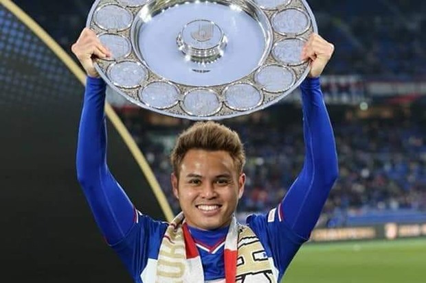 Theerathon Bunmathan là cầu thủ Thái Lan đầu tiên vô địch J.League trong màu áo Yokohama F.Marinos năm 2019. Ảnh: FBNV.