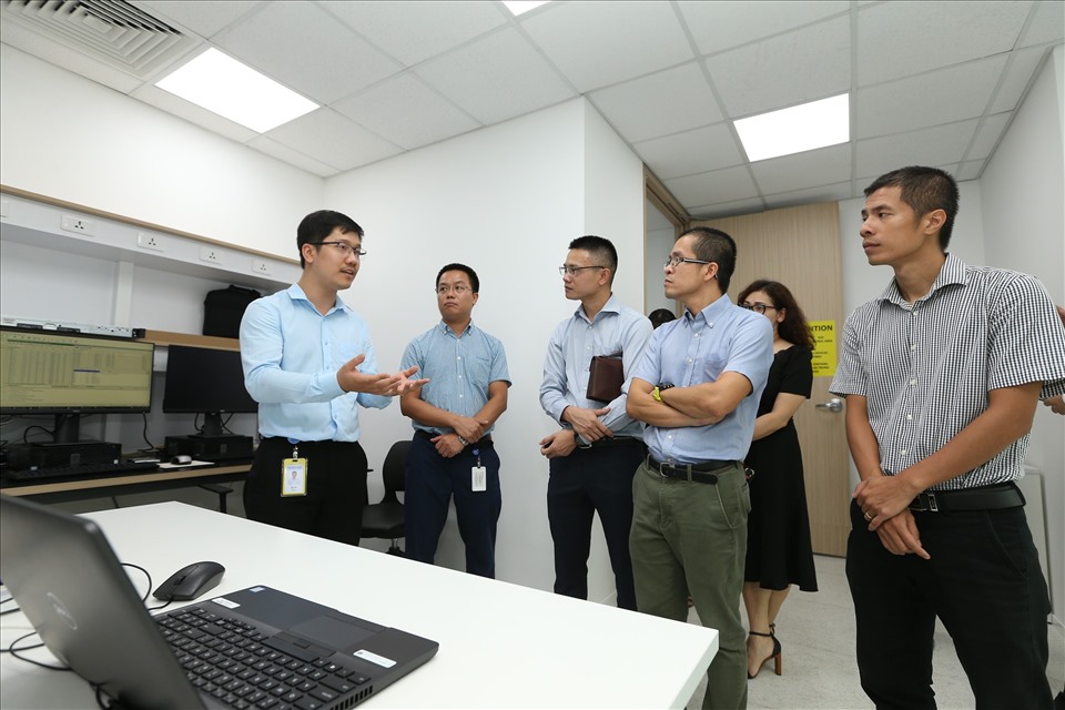 Phòng thí nghiệm công nghệ cao của tập đàon bán dẫn hàng đầu thế giới (Mỹ) tại Hà Nội đa phần các kĩ sư là người Việt Nam. Ảnh: Trang Trần.
