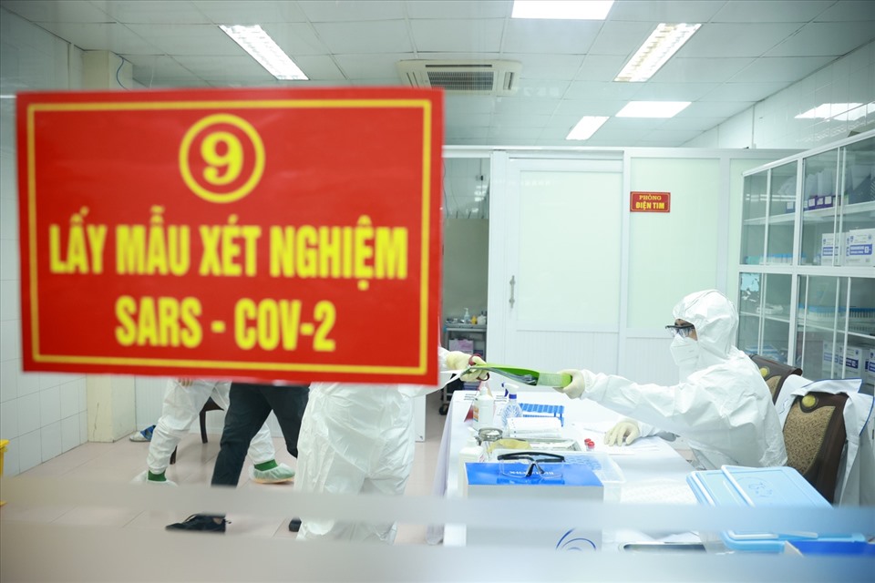Phòng lấy mẫu xét nghiệm SARS-CoV-2. Ảnh: Hải Nguyễn