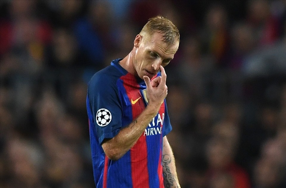 Jeremy Mathieu không cảm thấy Barcelona là một câu lạc bộ bóng đá đúng nghĩa vì vấn đề nội bộ. Ảnh: AFP