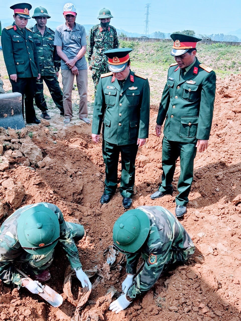 Đội Quy tập hài cốt liệt sĩ 584 phát hiện, quy tập hài cốt liệt sĩ. Ảnh: Tài Tuyến.