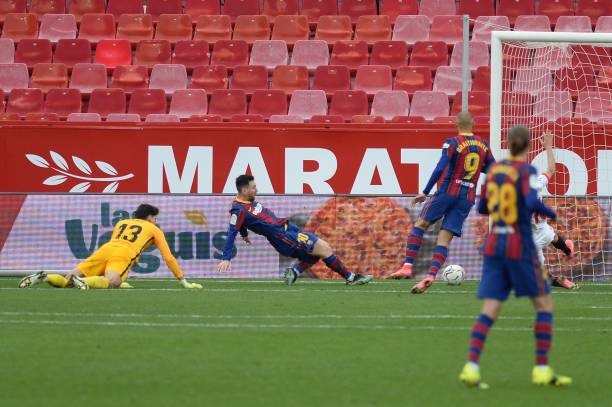Messi ấn định chiến thắng cho Barca. Ảnh: AFP