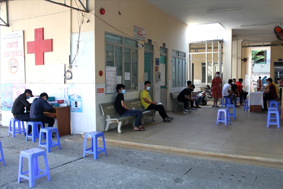 Điểm lấy mẫu xét nghiệm tại trạm y tế phường Tăng Phú B (quận 9 cũ). Ảnh: Thanh Vũ