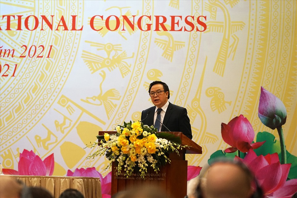 Trưởng ban đối ngoại Trung ương Hoàng Bình Quân phát biểu tại cuộc họp báo. Ảnh: Hoàng Linh.