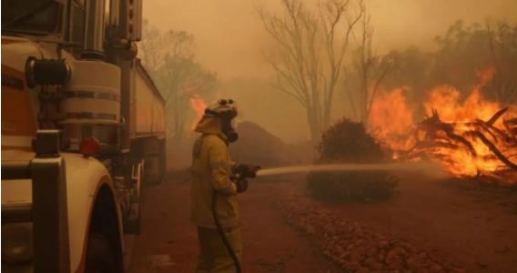 Cháy rừng ở Brigadoon, Perth, Australia, ngày 2.2. Ảnh: /Department Of Fire and Emergency Services